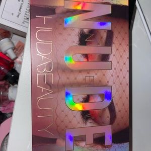 Huda Beauty Nude Palette